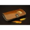 Art Merk Tube Fly Wallet. MEDIUM. Brown Leather & Fly In Gold -Fluefiske Salgsbutikk 3aeUA6 1680952282 26548 0 0 pck 600x600 1