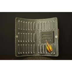 Art Merk Tube Fly Wallet. LARGE. Brown Leather & Fly In Gold -Fluefiske Salgsbutikk 4plEUH 1654251907 26547 1806 0 pck 600x600 1